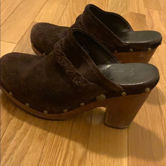 Ugg Clogs - Picture 1 of 3